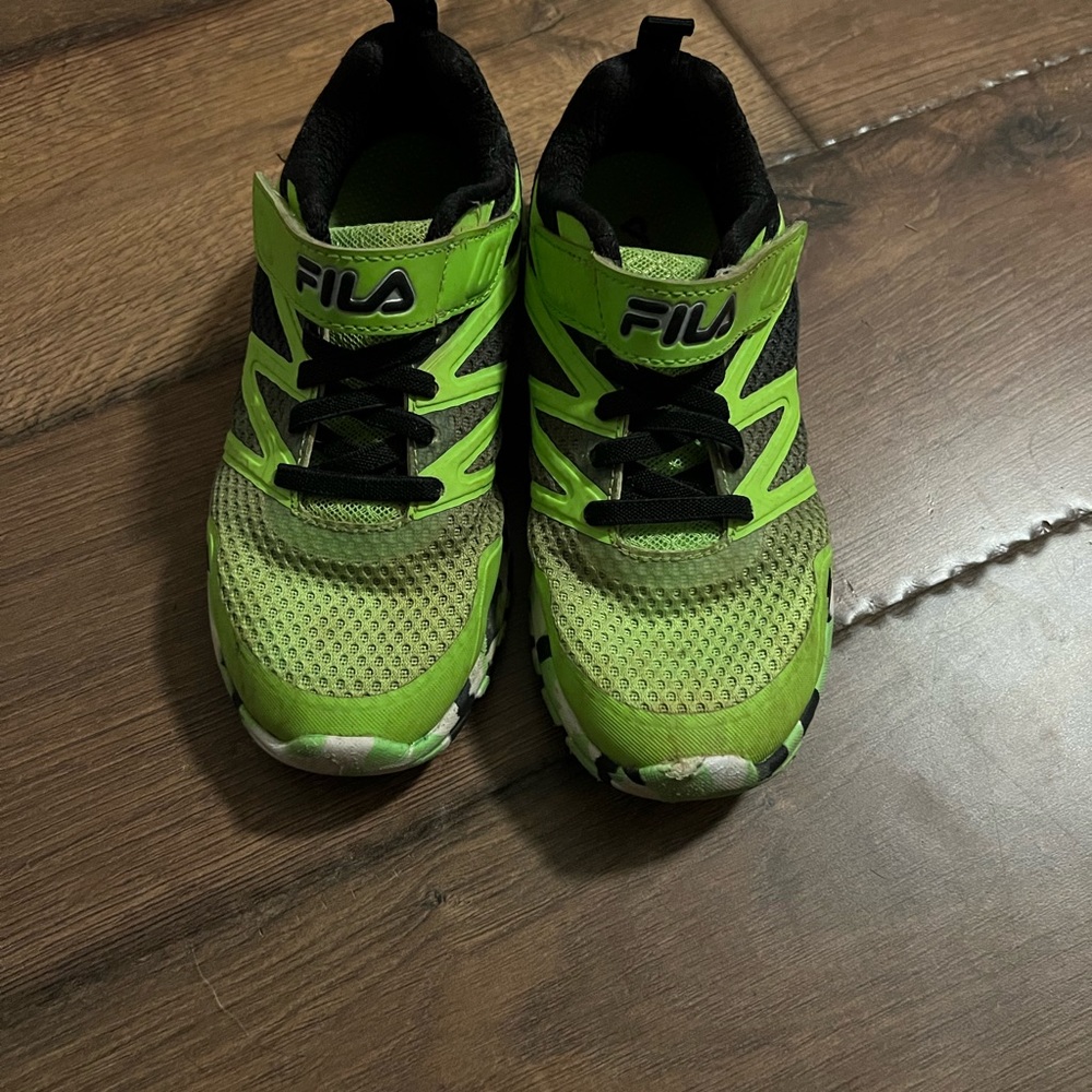 Fila tennis shoes